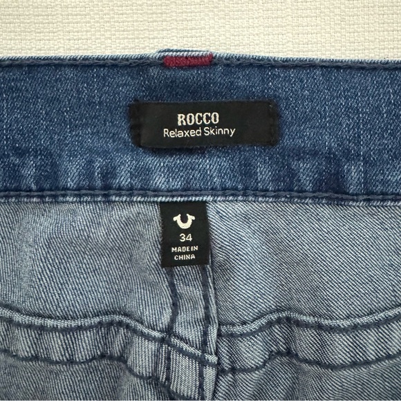 True Religion Jeans Rocco Relaxed Skinny Flap Pocket Red Stitch Blue Size 34x32 - Picture 7 of 14